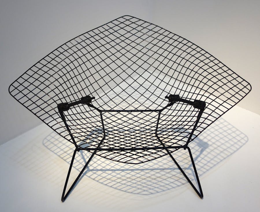 Harry Bertoia, Diamond Chair, 1952. Musée national d'art moderni, Paris, no. AM 1993-1-655. Di Sandstein - Opera propria, CC BY-SA 3.0