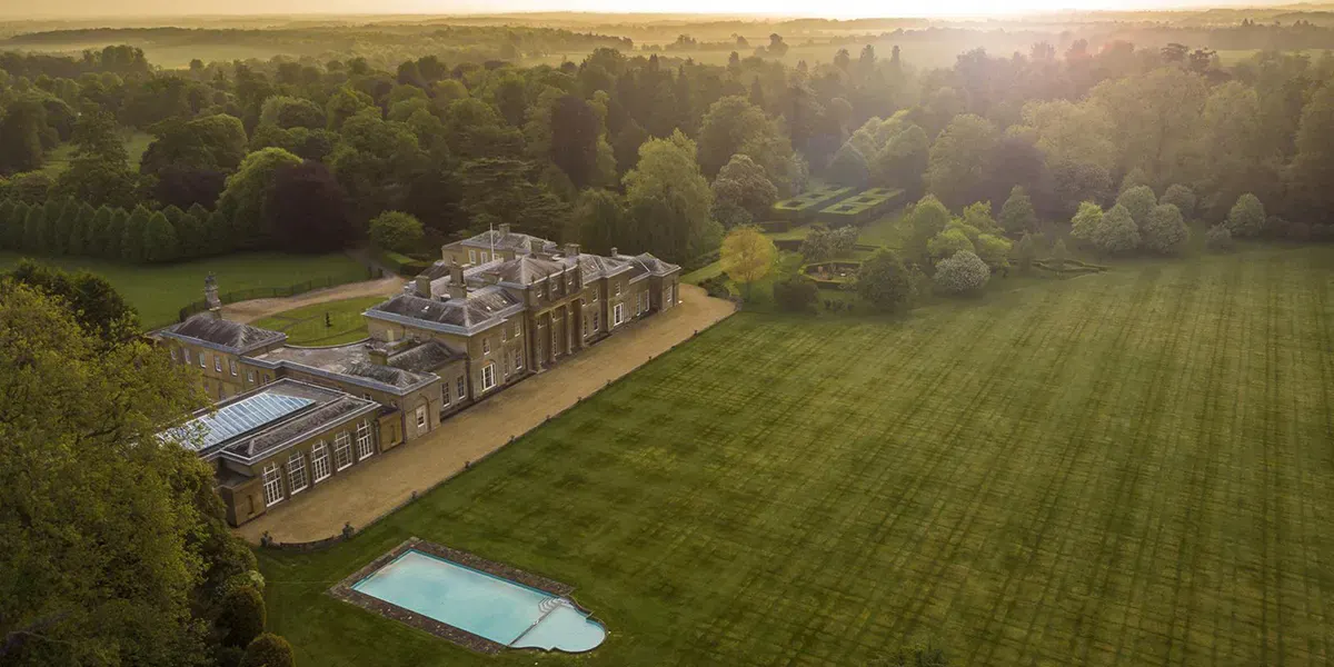 Vue aérienne du parc Hackwood. Photo © Christie's Real Estate (détail)
