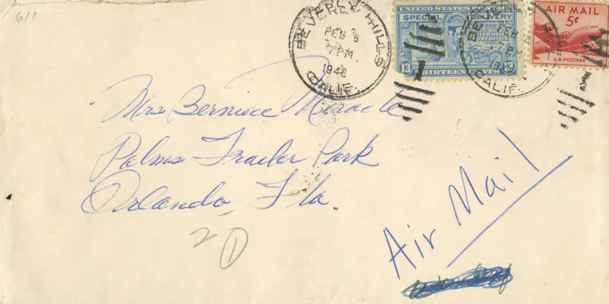 Enveloppe et lettre manuscrite de Marilyn Monroe à sa sœur Bernice, vers 1948 (détail). Photo © SCP Auctions