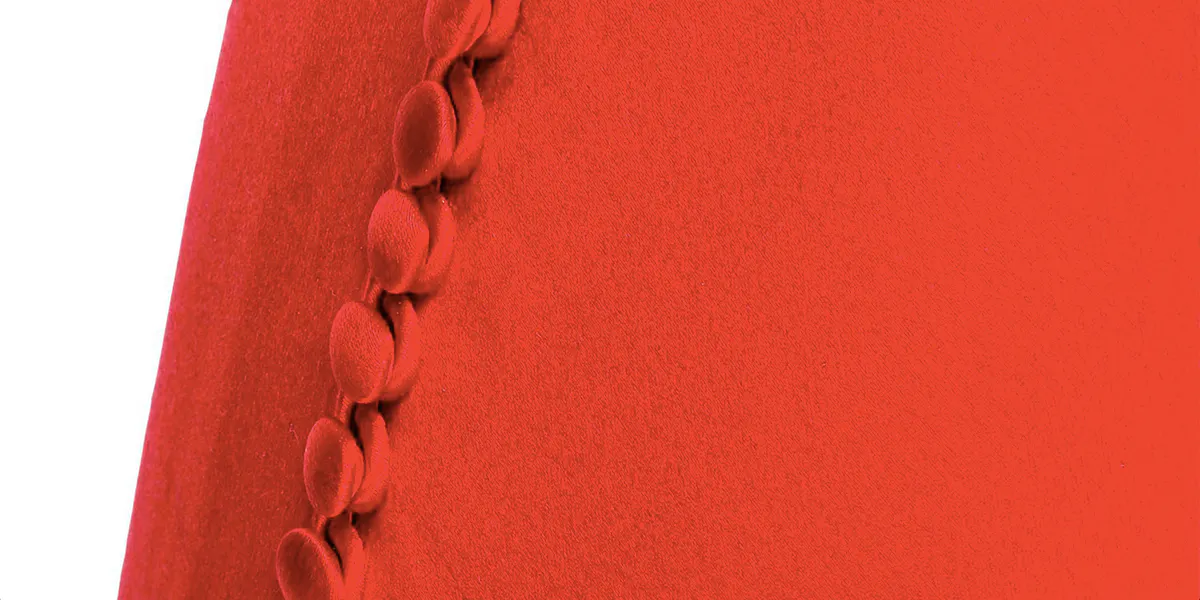 Christian Dior, Abendkleid aus roter Seide, Gr. 38. Foto © Eppli (Detail)