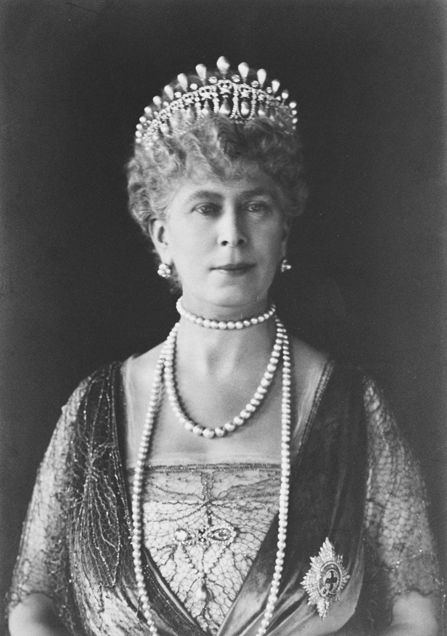 Queen Mary wearing the Lover’s Knot tiara. Photo public domain