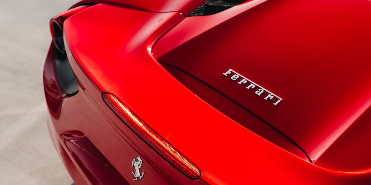 tekst Sump historie Why are Ferraris Red? | Barnebys Magazine