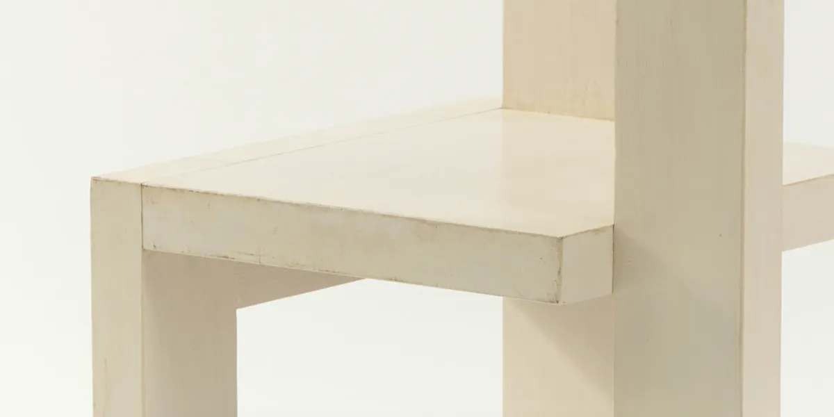Gerrit Th. Rietveld, Sessel "Steltman Chair", 1963, G.A. van de Groenekan, De Bilt, Eichenholz, weiß gefasst, 71 x 48,5 x 44,5 cm. Foto © Quittenbaum Kunstauktionen (Detail)
