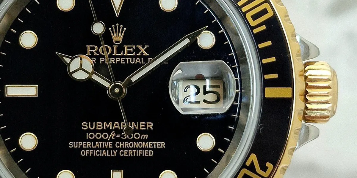 Rolex Submariner Date, ref. 16613T, orologio da polso da uomo, 2011, oro e acciaio. Foto © Catawiki (dettaglio)