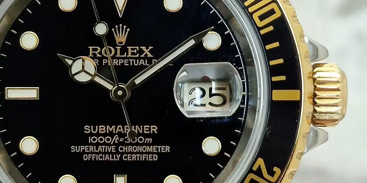 Rolex Submariner Date, ref. 16613T, montre-bracelet pour homme, 2011, or et acier. Photo © Catawiki (détail)