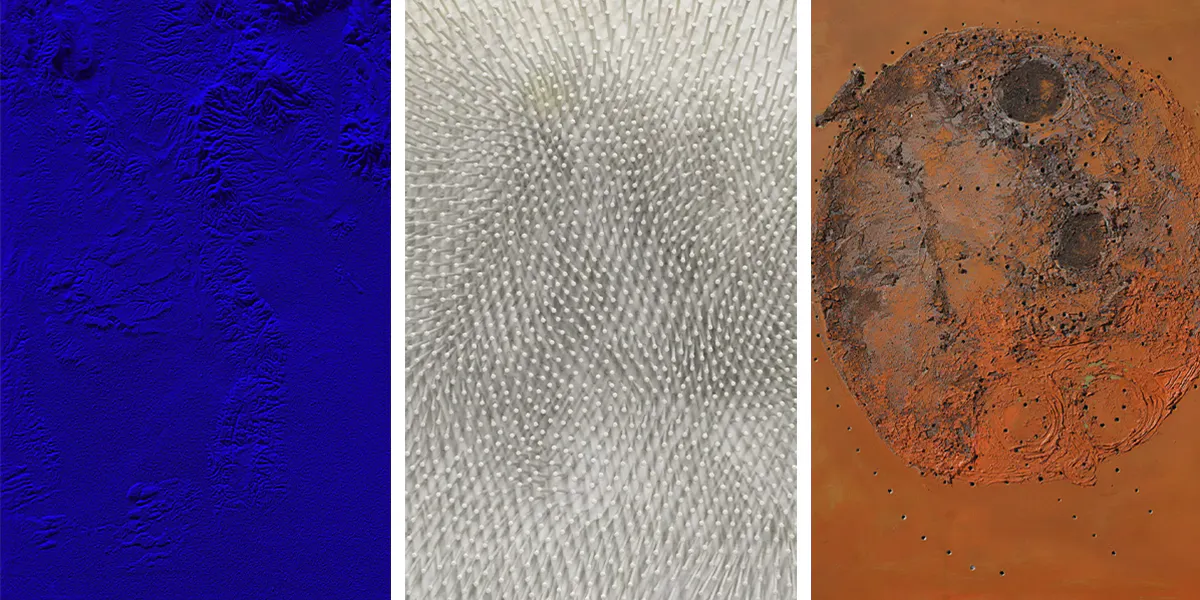 Links: Yves Klein (1928-1962), Relief Planétaire Terre (Marseille, Aix), (RP 24), 1961, signiert, betitelt und datiert, IKB-Pigment auf Gips und Reliefkarte auf Platte montiert, 61 x 48,2 cm. Foto © Christie's (Detail). Mitte: Günther Uecker (*1930), Weißes Feld, 1969, signiert, betitelt und datiert, Acryl und Nägel auf Lwd. auf Platte montiert, 62.5 x 62,5 cm. Foto © Christie's (Detail). Rechts: Lucio Fontana (1899-1968), Concetto spaziale, 1956, signiert, betitelt, datiert und beschriftet, Öl, Sand und Glitzer auf Lwd., 100 x 80 cm. Foto © Christie's (Detail)