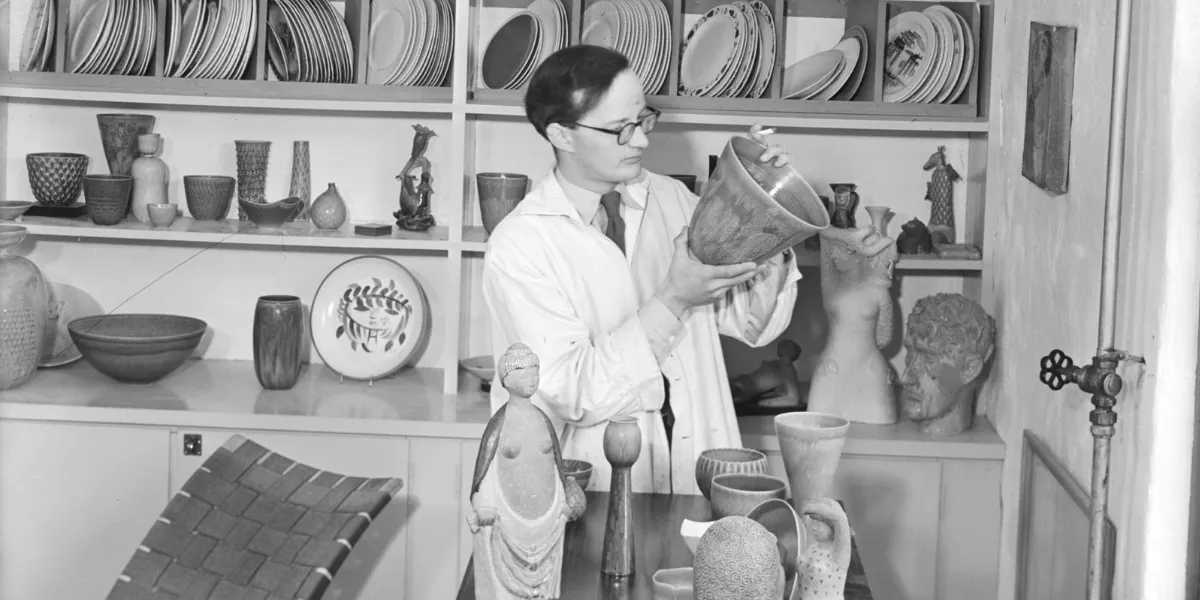 Stig Lindberg, Gustavsbergs fabrik, 19 juni 1950. Foto: Sune Sundahl / public domain (detalj)
