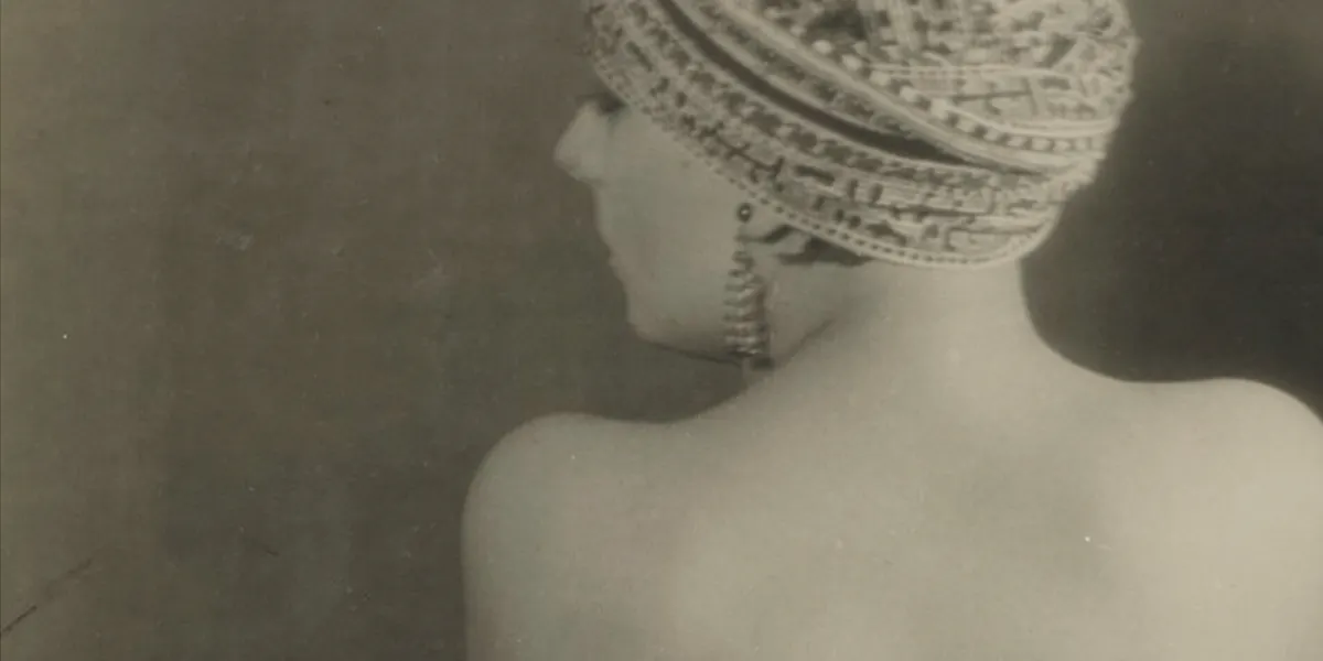 Man Ray (1890-1976), Le Violon d'Ingres, 1924, einzigartiger Silbergelatineabzug, auf Karton aufgezogen, gestempelt "ORIGINAL", 48,5 x 37,5 cm. Foto © Christie's (Detail)