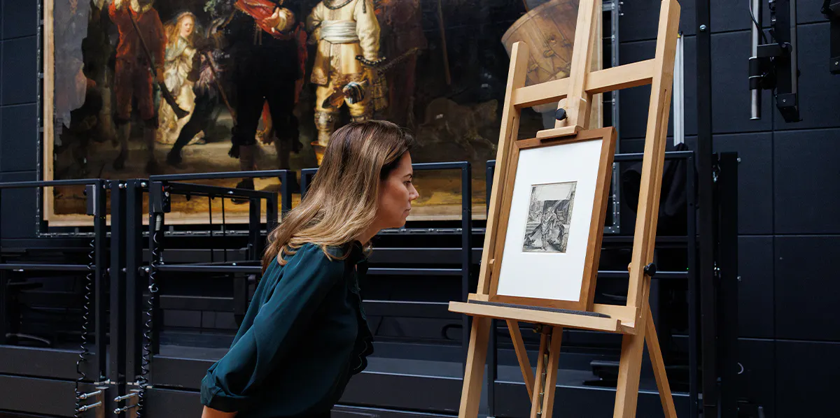 Curator Anne Lenders, the drawing by Adriaen van de Venne, and the Night Watch. Photo: Rijksmuseum/Kelly Schenk (detail)
