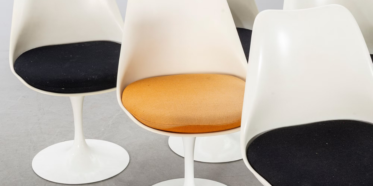 "Tulip Chair", designed by Eero Saarinen in 1955 for Knoll. Photo © Bukowskis (detail)