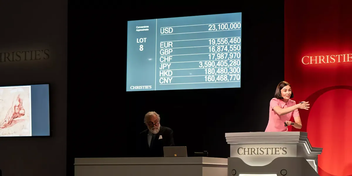 La banditrice Georgina Hilton vende lo studio di Michelangelo del piede della Sibilla Libica (recto) e lo studio di una gamba con ginocchio piegato (verso) per 27.200.000 dollari. Foto © Christie's (dettaglio)