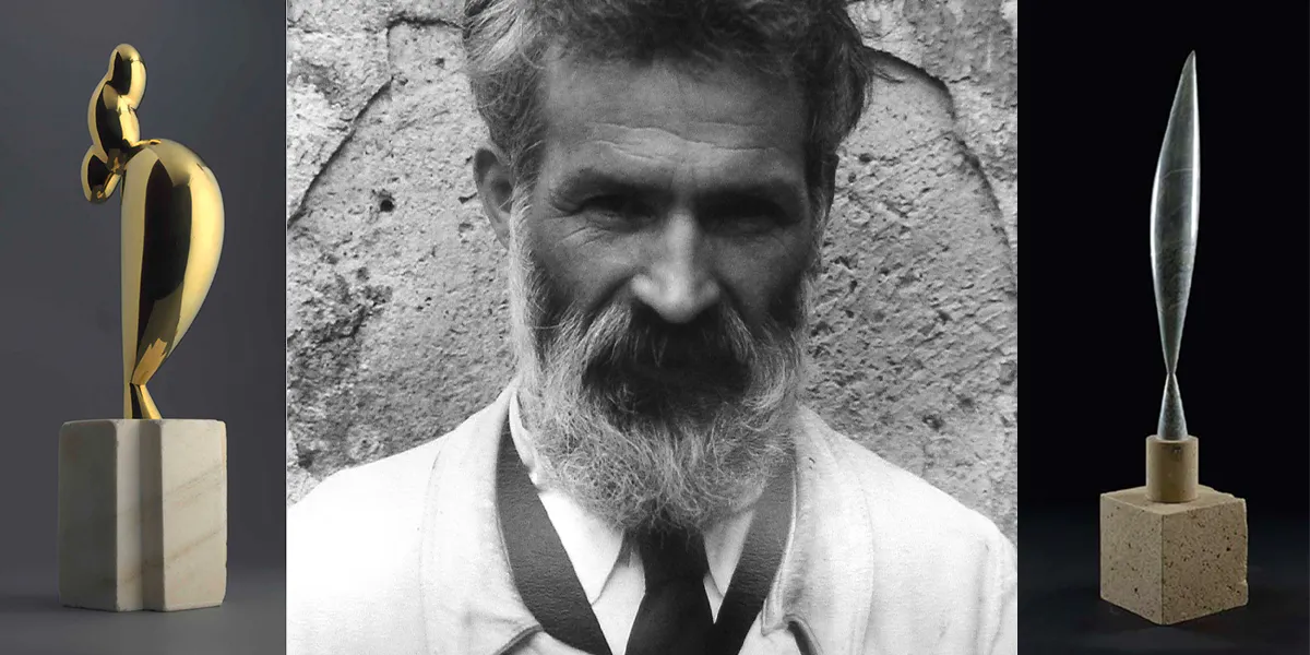 Links: Constantin Brâncuși (1876–1957), La jeune fille sophistiquée (Portrait de Nancy Cunard), entworfen 1928, gegossen 1932, Unikat, signiert, datiert und bezeichnet „C Brancusi 1928 1932 PARIS PAR“ (auf der Unterseite der Bronze), polierte Bronze mit vom Künstler geschnitztem Marmorsockel, Höhe (gesamt): 80 cm, Höhe (ohne Sockel): 55,1 cm. Foto © Christie's(Detail). Mitte: Edward Steichen: Porträt von Constantin Brâncuşi (1876-1957), aufgenommen 1922 in Brâncuşis Atelier in Voulangis, Seine-et-Marne, Frankreich. Foto gemeinfrei. Rechts: Constantin Brâncuși (1867–1957), Oiseau dans l'espace, entstanden 1922-1923, signiert mit dem Monogramm „CB“ (auf der Unterseite des zylindrischen Sockels), Marmor und Stein,
Höhe Marmor: 85,5 cm, Steinsockel: 13 cm. Steinbasis: 23,4 cm, Gesamthöhe: 121,9 cm. Foto © Christie's (Detail)