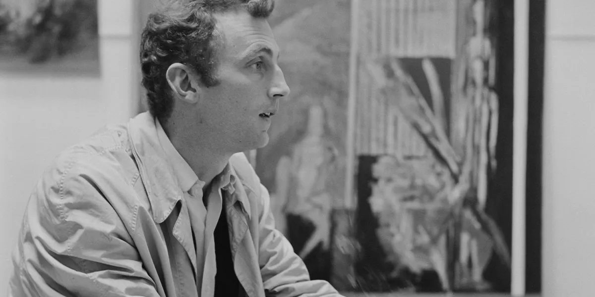 Der englische Künstler Patrick Procktor (1936–2003) in London, Großbritannien, 17. Mai 1963. Er präsentiert seine erste Ausstellung in der Redfern Gallery in der Cork Street in London. (Foto: Evening Standard/Hulton Archive/Getty Images)(Detail)