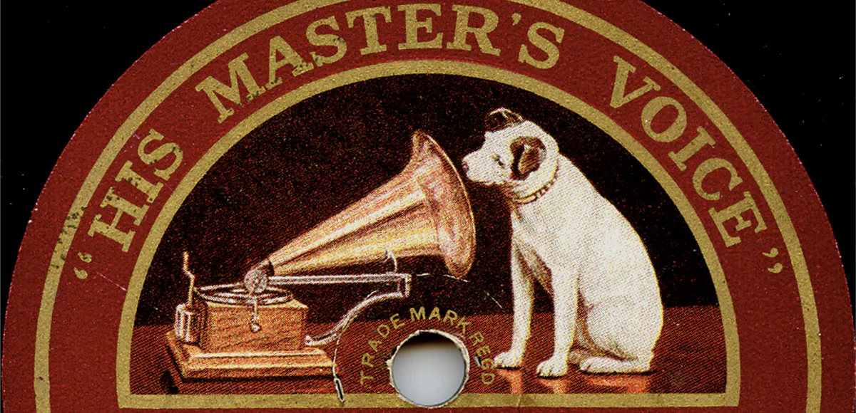 "His Master’s Voice" Plattenlabel, September 1928 | Foto via Wikipedia (Detail)