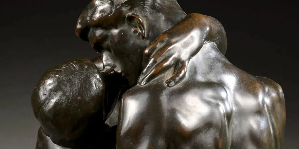 August Rodin, The Kiss, between 1914 and 1917, bronze group with nuanced brown patina, F. Barbedienne Foundry. Photo © Rossini (detail)