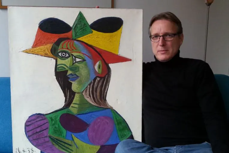 Arthur Brand mit Picassos "Buste de Femme (Dora Maar)" aus dem Jahr 1938 | Foto: Arthur Brand/Twitter