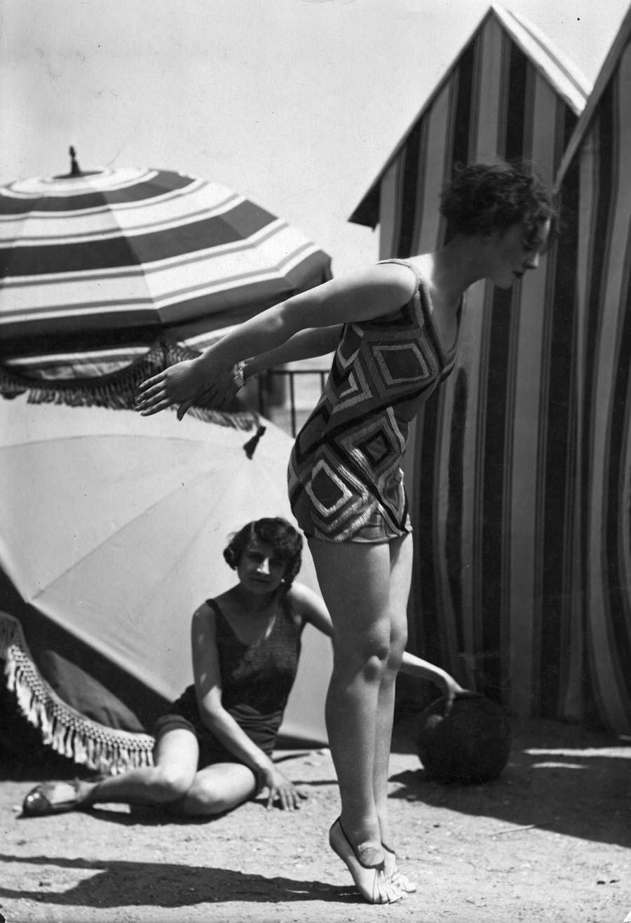 Two women wear swimsuits designed by Sonia Delaunay. Photo by Luigi Diaz / Getty Images
