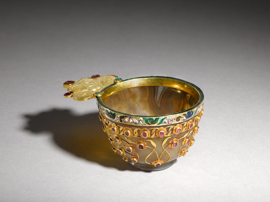 An Ottoman agate cup set with rubies and emeralds, Turkey, 17th century, with enamelled gold-mount with cipher of Empress Catherine II, dated 1789. Photo © Sotheby's