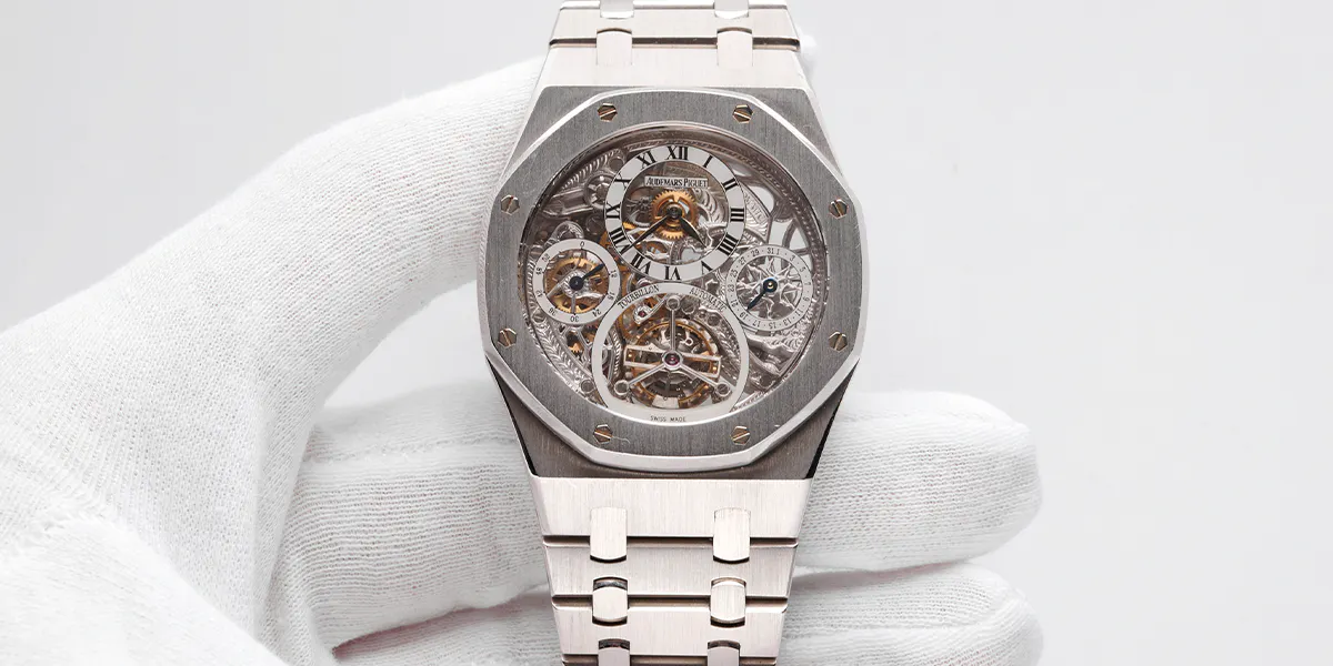 Audemars Piguet Royal Oak Tourbillon Skeleton 25th Anniversary, Ref. 25902PT.OO.1110PT.01, Platin, 2008. Foto © Ineichen Auctioneers (Detail)