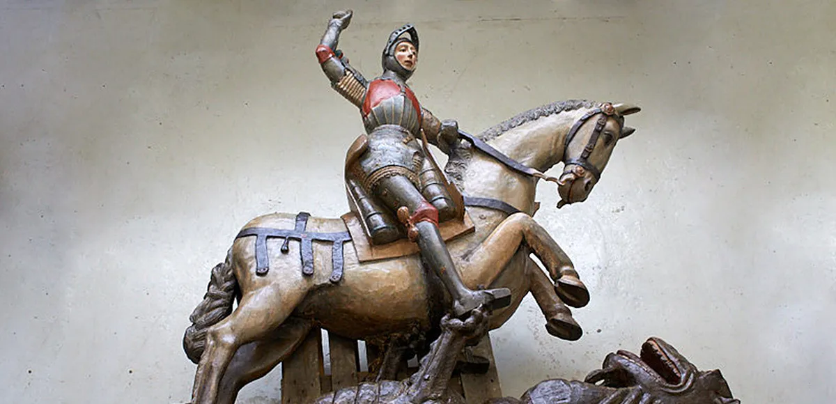 La statue de Saint-Georges après restauration (détail), image © Iñigo Alzugaray   
