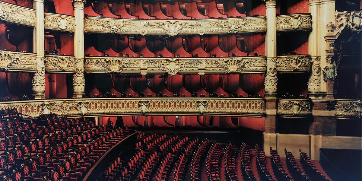 Candida Höfer, Palais Garnier Paris XXX, 2005, tirage chromogène, monté (détail). Photo © PHILLIPS