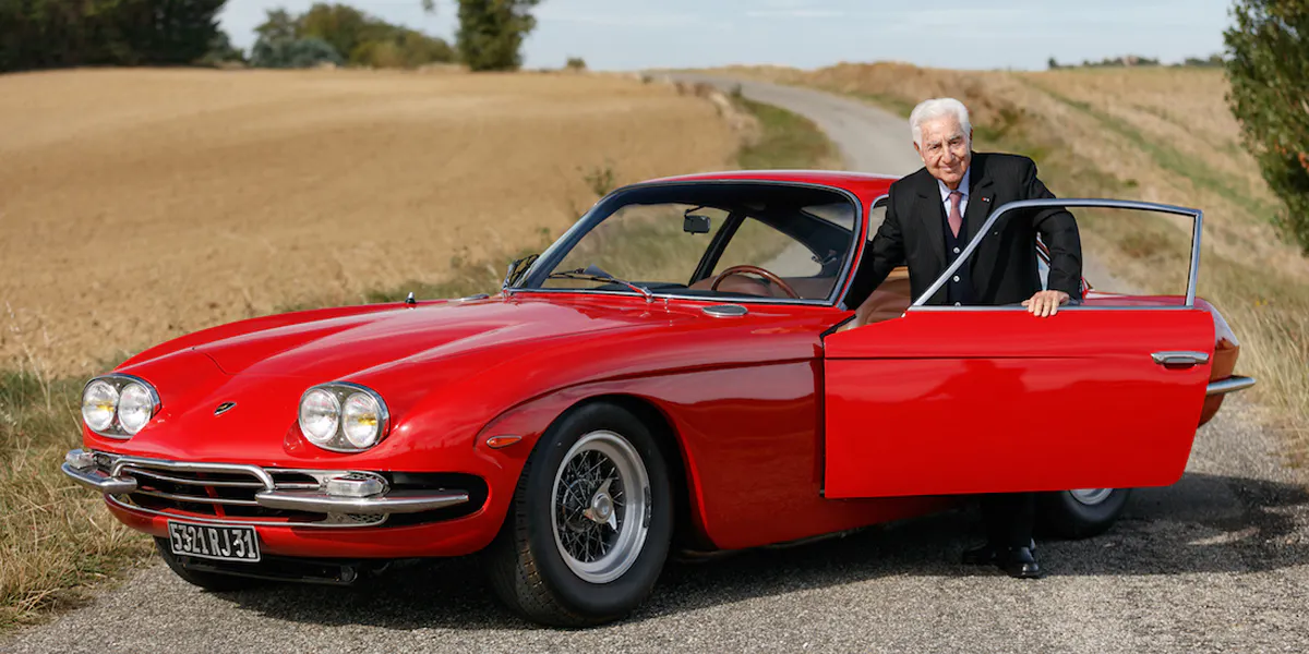 André Trigano avec sa Lamborghini 400 GT 2+2 de 1967, image © Peter Singhof et © Artcurial