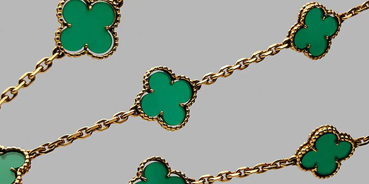 Van Cleef & Arpels, vintage ‘Alhambra’ chrysoprase long necklace, 1975 (detail). Photo © Tajan