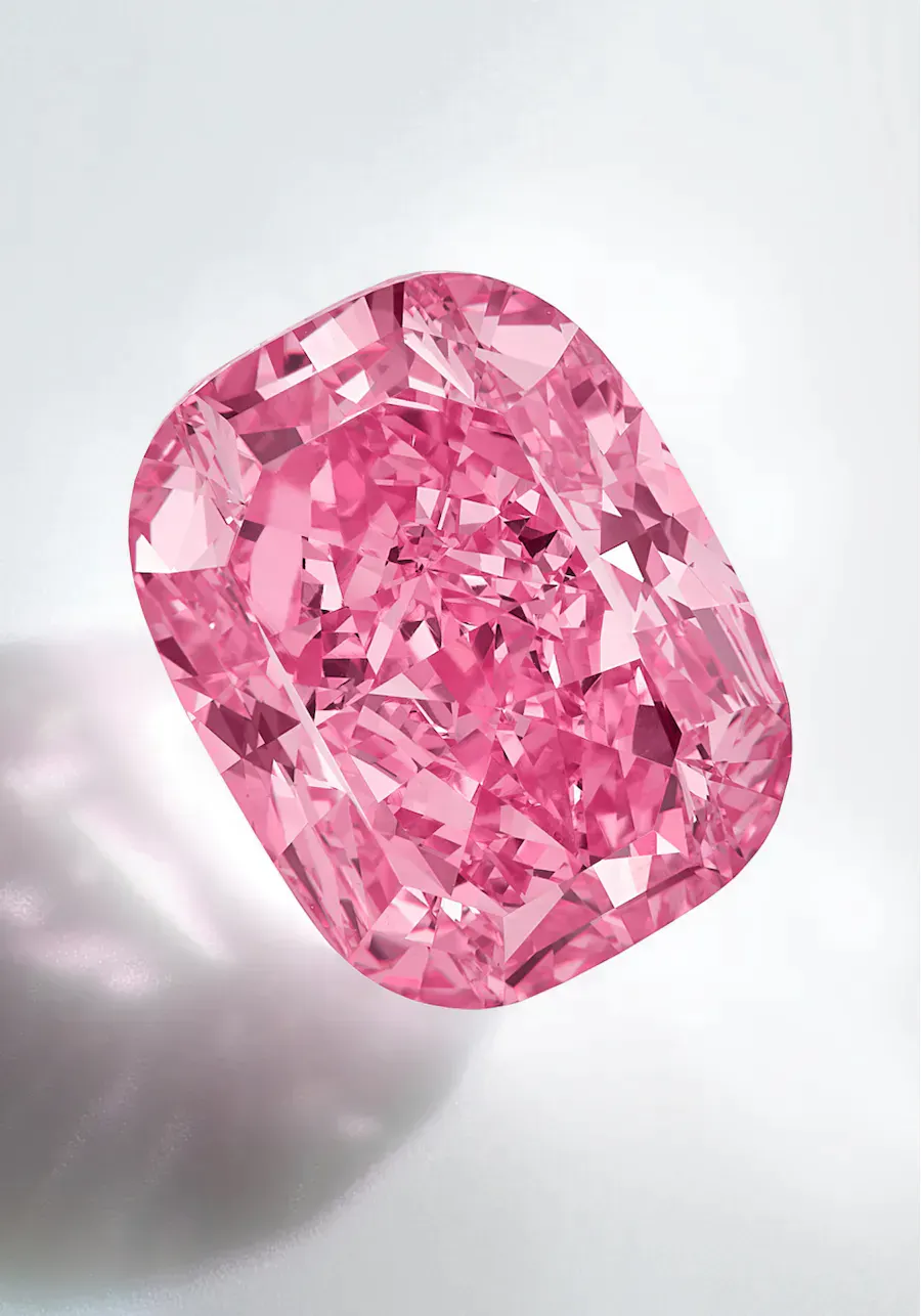 Cristal de rubis de Guinée terminé rouge pourpre de 14,5 carats