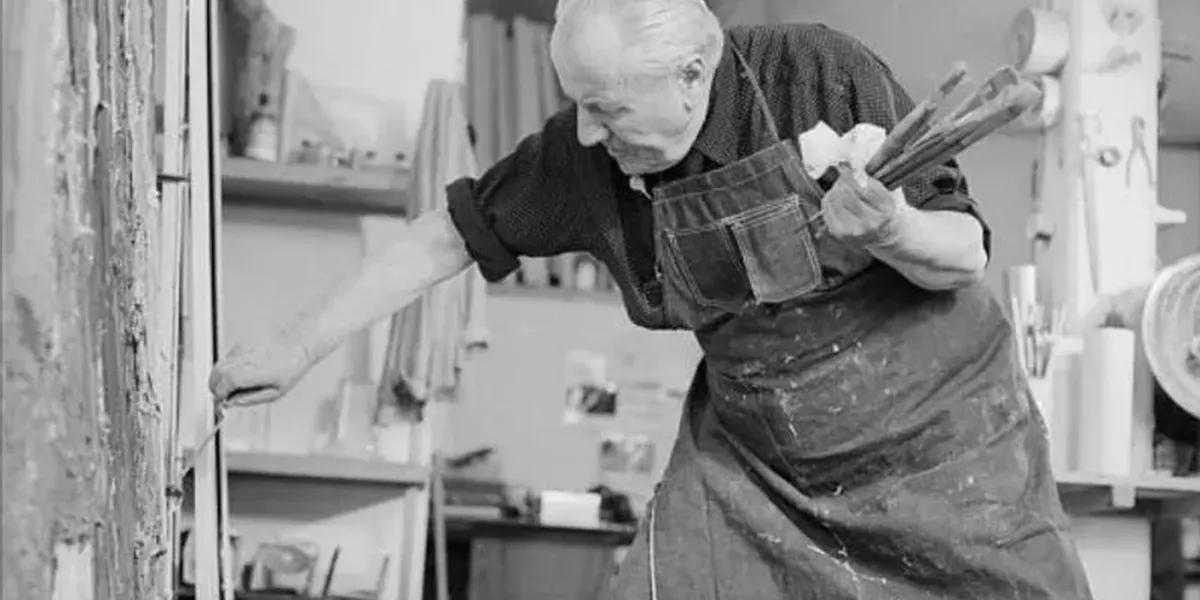 Hans Hofmann beim Malen in seinem Studio, New York, New York, März 1957. Foto von Andreas Feininger/The LIFE Picture Collection via Getty Images (Detail)