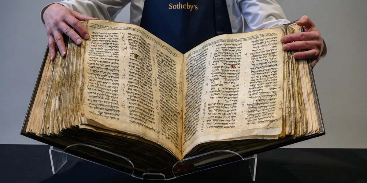 Il Codex Sassoon, una Bibbia ebraica del IX-X secolo. Foto © Sotheby's (particolare)