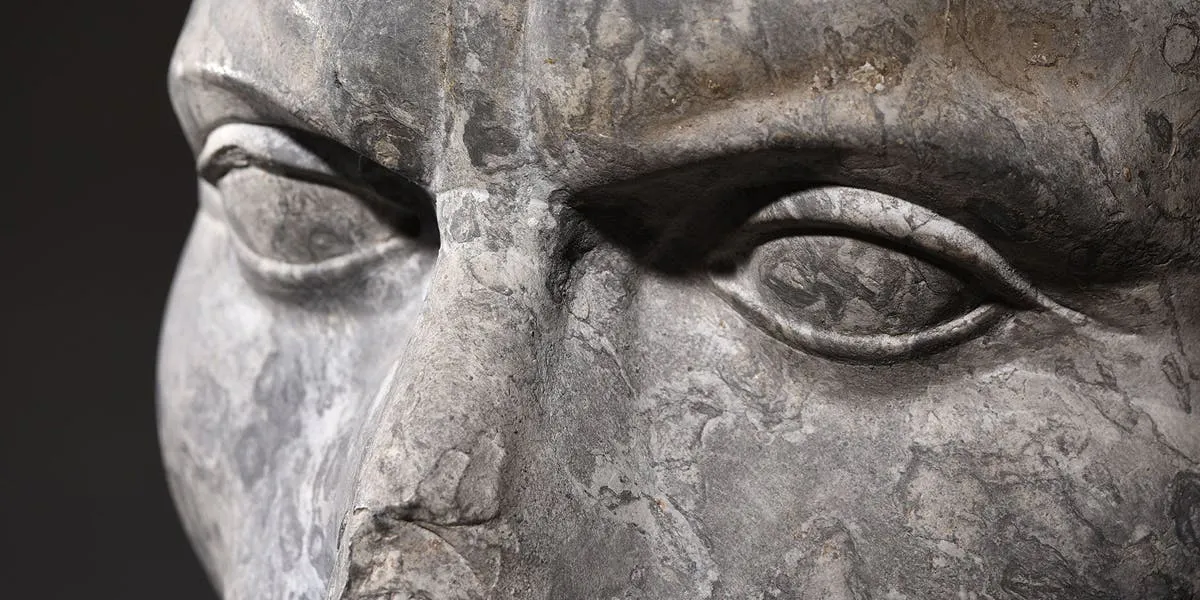 Bedeutendes Porträt von Gaius Julius Caesar vom Typ Camposanto-Pitti, römisch-tiberiansich, 1. Viertel des 1. n. Chr., marmorierter Kalkstein | Foto: © HVMC (Detail)