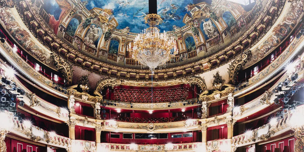 Candida Höfer (*1944), Théatre de la Monnaie / Koninklijke Muntschouwburg, 2006, chromogener Abzug, 1/6, 178 x 234 cm. Foto © Brice Vandermeeren / PIASA (Detail)