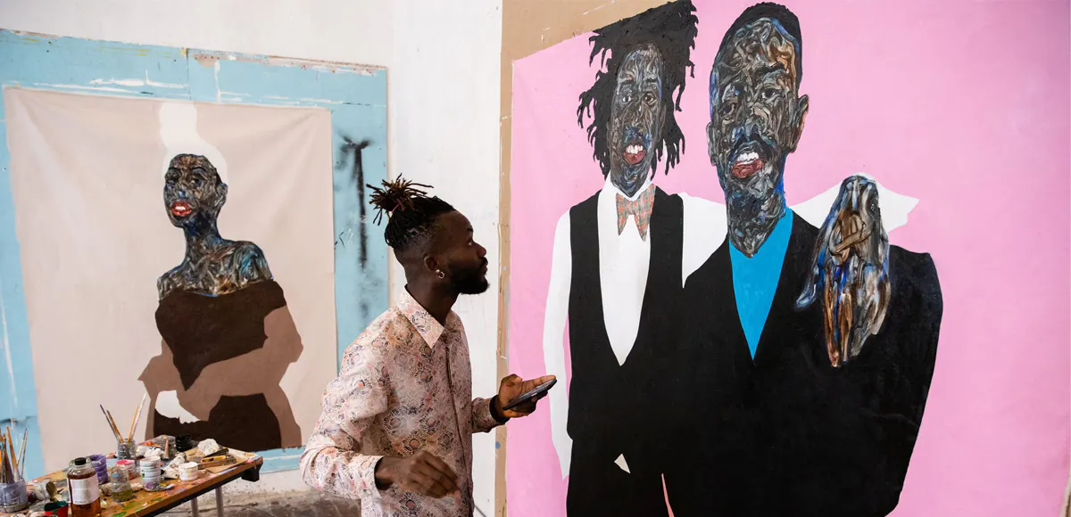 Amoako Boafo nel suo studio. Foto © Francis Kokoroko / Courtesy: Dior