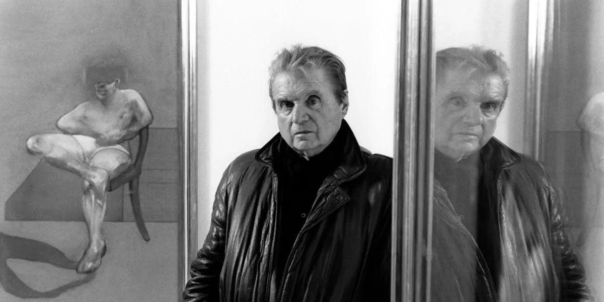 PARIS, FRANKREICH - JANUAR 1984. Der englische Maler Francis Bacon posiert während einer Porträtsitzung in der Galerie Maeght Lelong im Januar 1984 in Paris, Frankreich. Foto von Ulf Andersen/Getty Images (Detail)