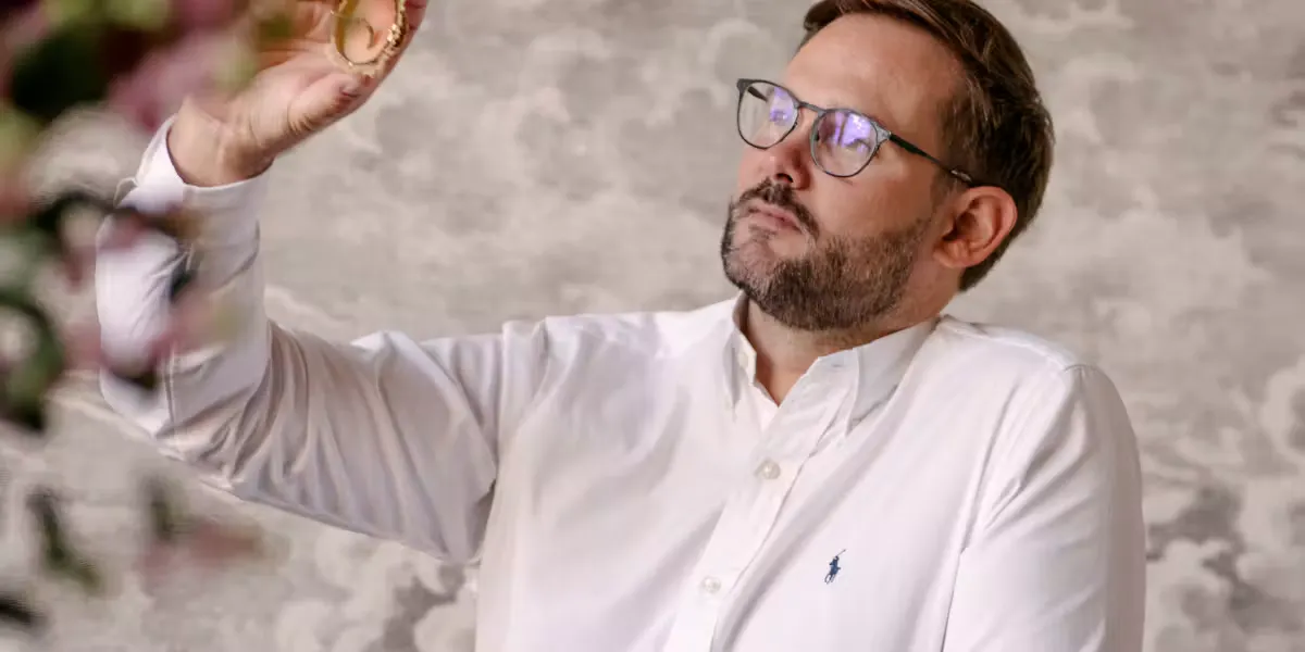 Simon Hofer, fondateur de Hofer Antikschmuck. Photo © Hofer Antikschmuck, Berlin