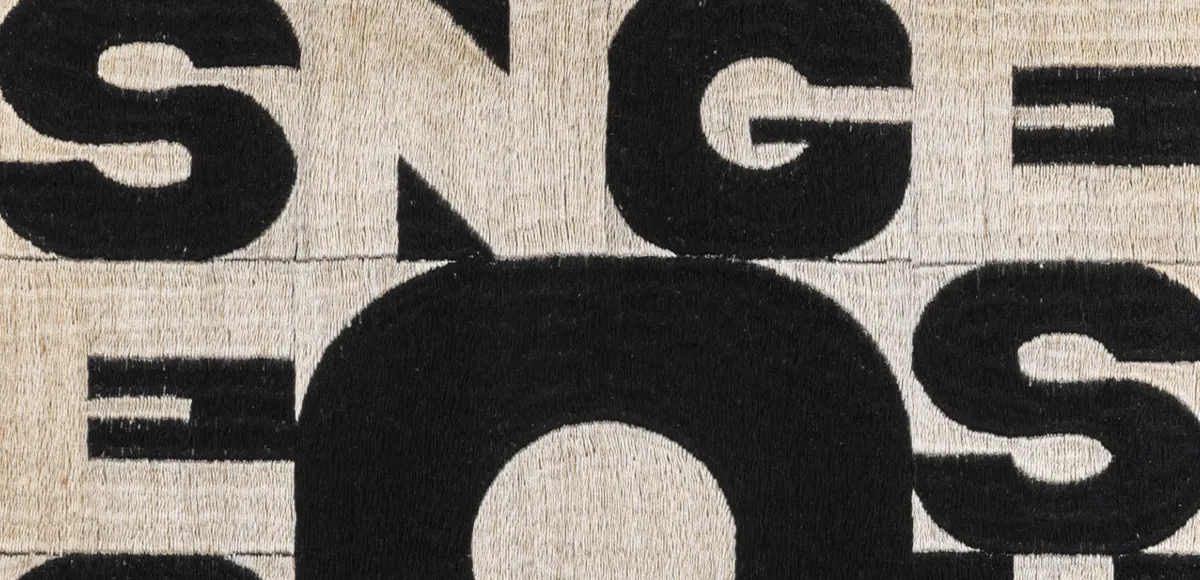 Alighiero Boetti, Segno e disegno, 1979, Ricamo su tessuto, cm. 29 x 30. Stima: 70.000 - 80.000 €. Foto © Martini Studio d'Arte