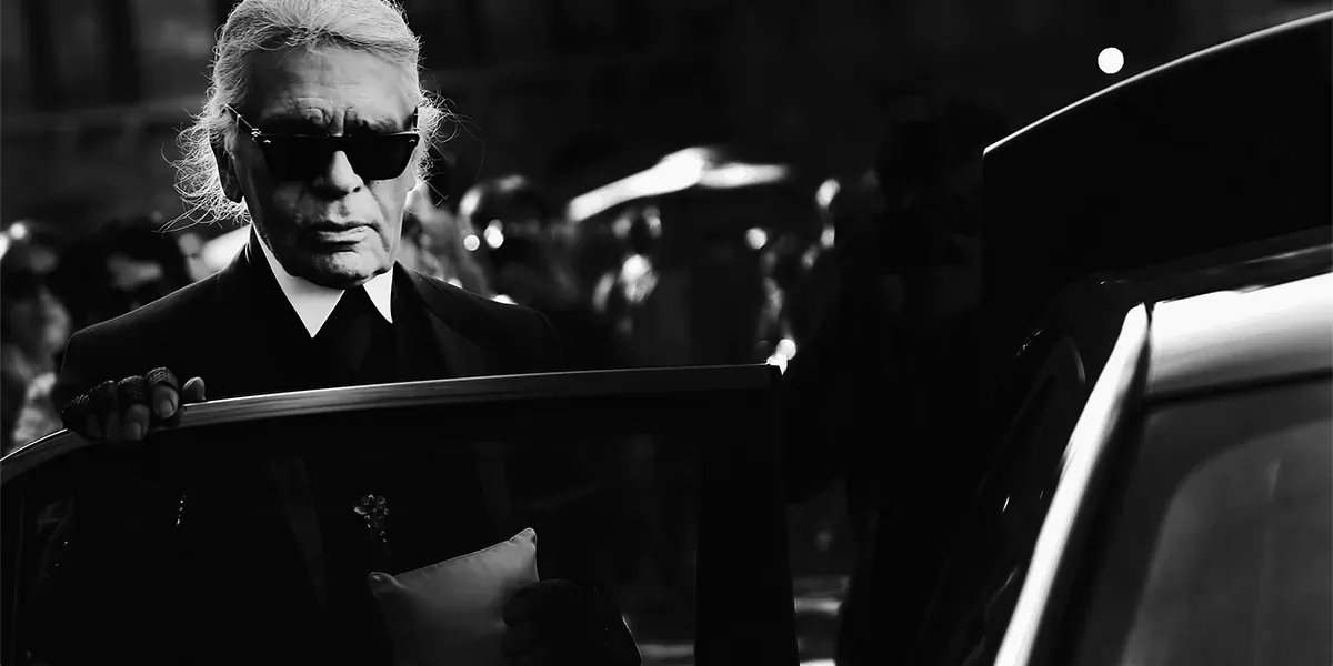FIRENZE, ITALIA - 22 APRILE: Karl Lagerfeld durante la Condé Nast International Luxury Conference a Palazzo Vecchio il 22 aprile 2015 a Firenze, Italia. (Foto di Vittorio Zunino Celotto / Getty Images per Condé Nast International Luxury Conference) (dettaglio) 