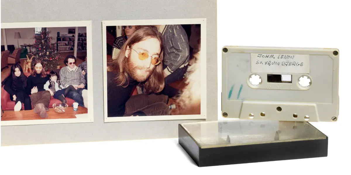 La cassette contenant l'interview du 5 janvier 1970 et les photographies qui l'accompagnent. Photo © Bruun Rasmussen
