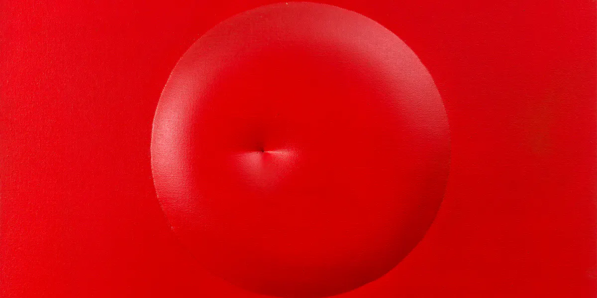 Agostino Bonalumi, Rosso, Prima metà anni ’60. Tela estroflessa e tempera. Stima: 60.000 - 80.000 €. Foto © Cambi Casa d'Aste (dettaglio)