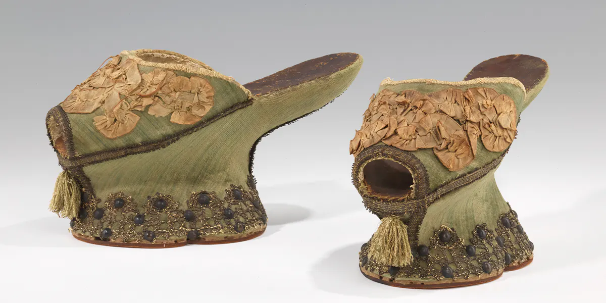 Chopine aus grüner Seide, ca. 1550–1600, Metropolitan Museum of Art, New York. Foto CC0 (Detail)