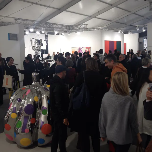 Lors du vernissage d'ouverture de Frieze Art Fair 2016 Image: Barnebys