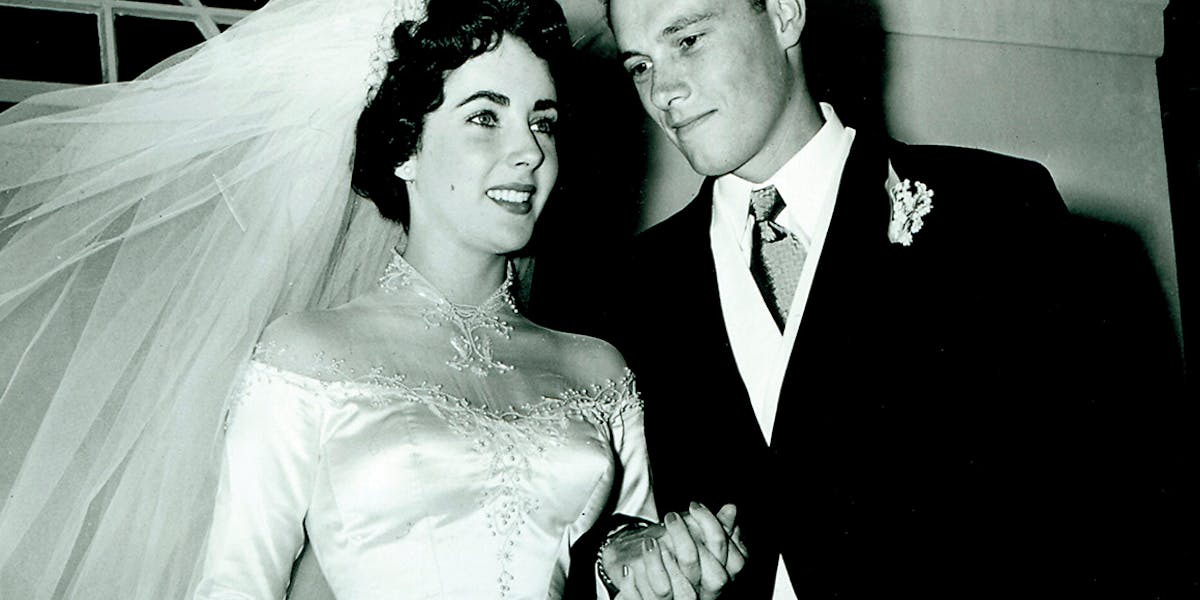 Elizabeth Taylor och Conrad 'Nicky' Hilton på deras bröllopsdag 1950. Foto © Christie's (detalj)