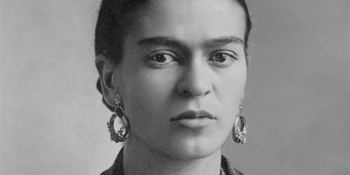 Frida Kahlo, porträtiert von ihrem Vater Carl Wilhelm Kahlo (1932). Foto gemeinfrei (Detail)