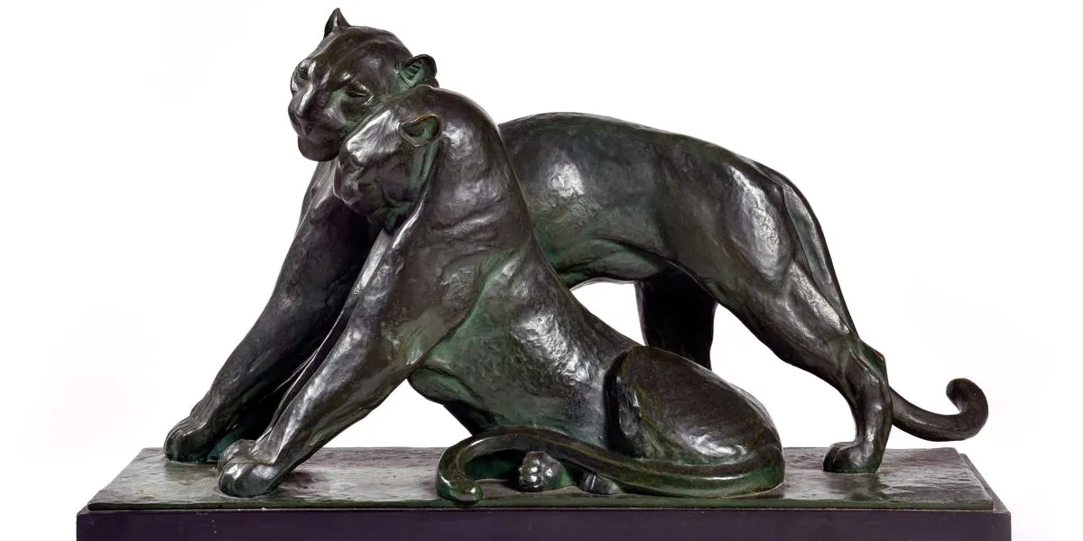 André Becquerel, Couple de panthères - repos, bronze sur socle en marbre noir, image © Rossini
