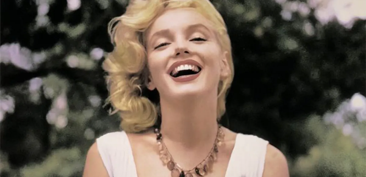 Diese Aufnahme von Marilyn Monroe entstand 1957, als Fotograf Sam Shaw die Schauspielerin und deren dritten Ehemann, Schriftsteller Arthur Miller, in deren Haus in Connecticut besuchte. Foto © Catawiki (Detail)