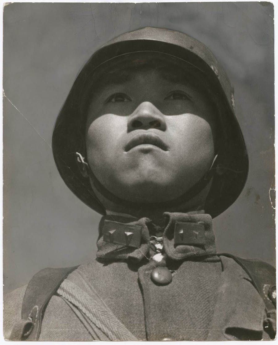 A 15-year-old Chinese soldier with a firm will in his eyes, depicted in the Battle of Wuhan by Robert Capa, May 16, 1938. Robert Capa, License CC BY-SA 4.0, via Wikimedia Commons
