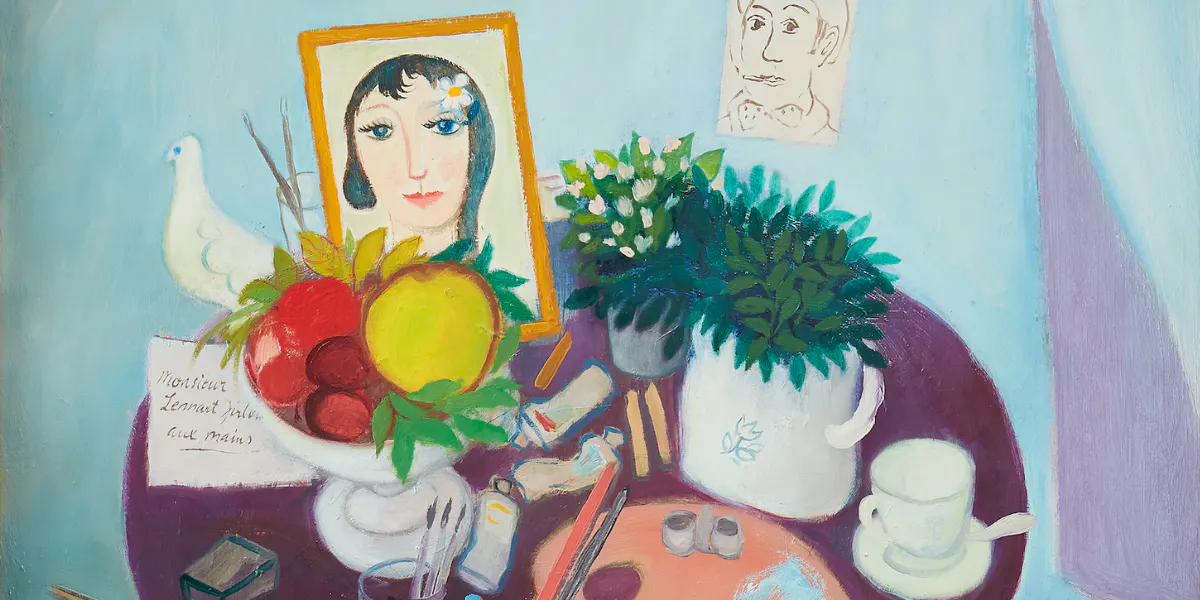 Lennart Jirlow (1936-2020), stilleben på bord med konstnärens penslar, färgtuber och palett, fruktskål och porträtt, signerad L. Jirlow, olja på duk, 38 x 46 cm (detalj). Foto © Uppsala Auktionskammare