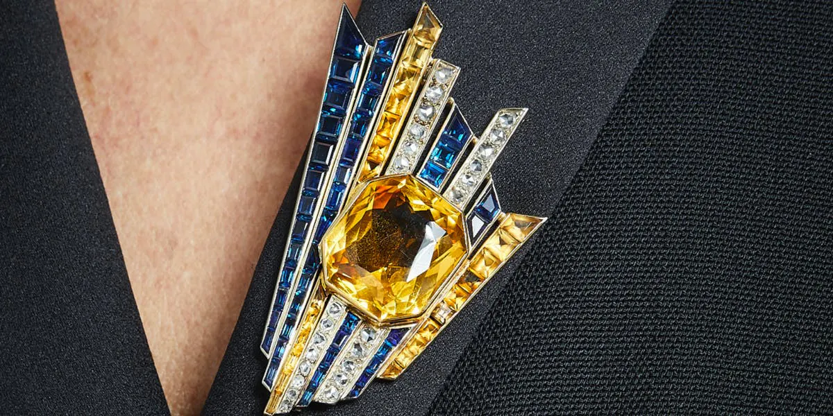 Broche « Météore », vers 1940, citrine, saphir, diamant et or, 6,5 x 4 x 2 cm, image © Tajan