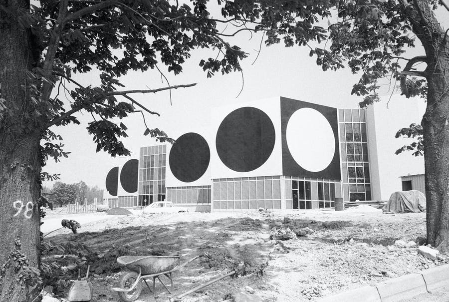 Construction of the Vasarely Foundation in May 1975, in Aix-en-Provence, France. Photo Bertrand LAFORET / Gamma-Rapho via Getty Images