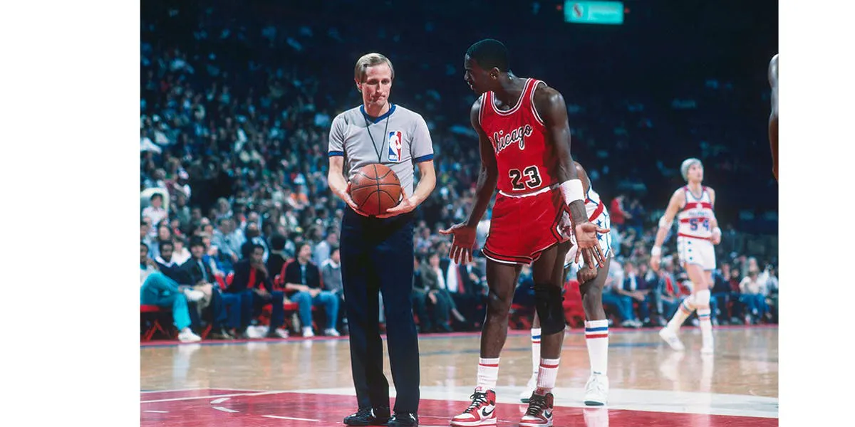 Washington im Jahr 1985. Michael Jordan spielt seine erste Saison in Nike Air Jordans. 35 Jahre später hat das Sneaker-Modell eine eigene Marke und ist ein begehrtes Sammlerstück. | Foto: © Getty Images